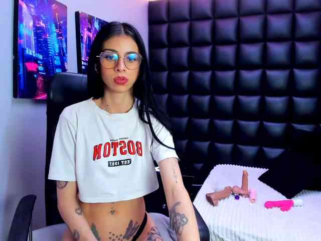 NiaBabie webcam