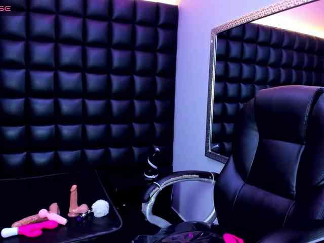 DulceMiiaa webcam