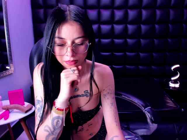 DulceMiiaa webcam