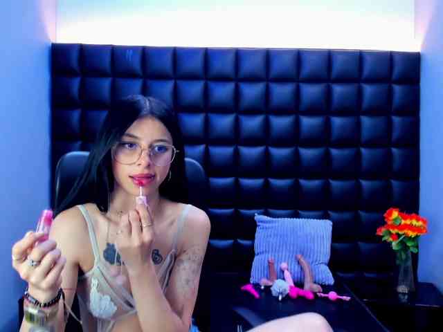 DulceMiiaa webcam