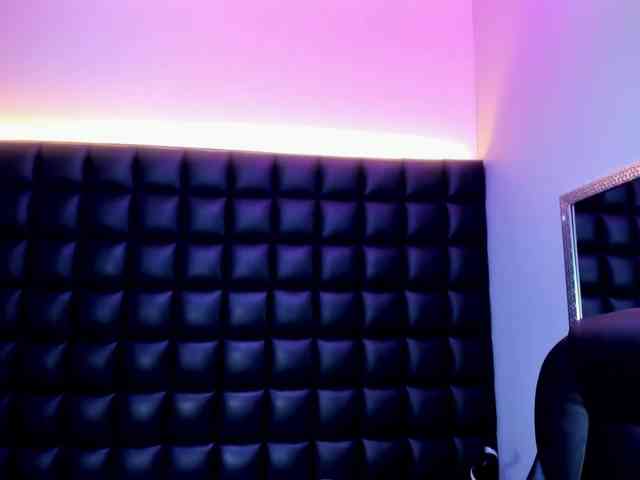 DulceMiiaa webcam