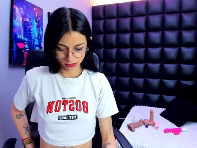 NiaBabie webcam