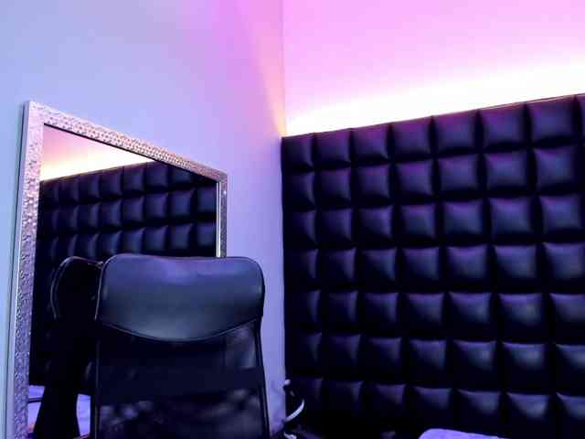 DulceMiiaa webcam