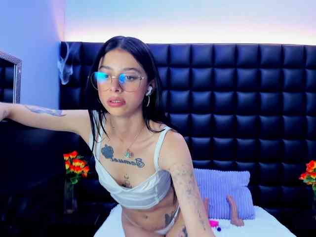 DulceMiiaa webcam