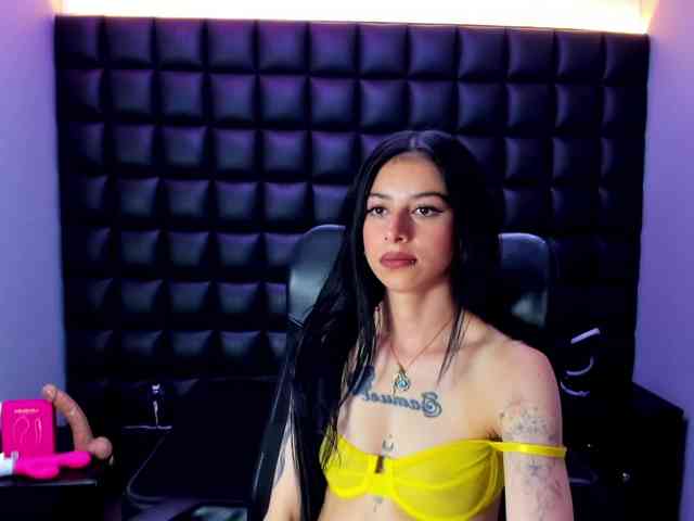 DulceMiiaa webcam