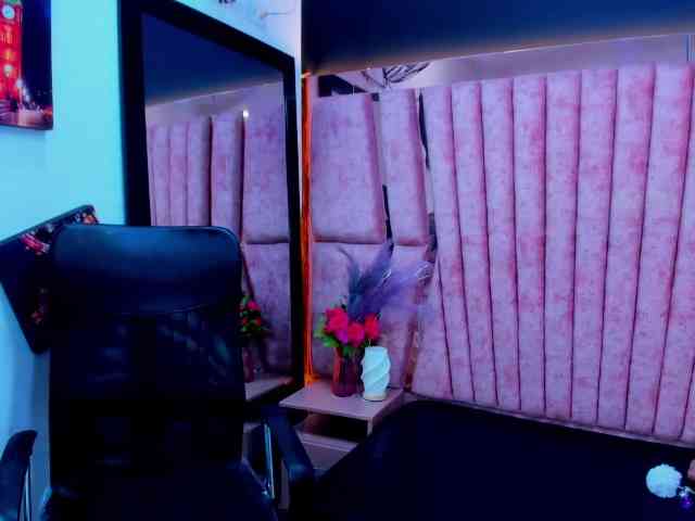 DulceMiiaa webcam