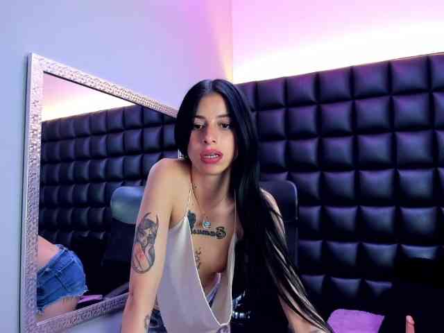 NiaBabie webcam