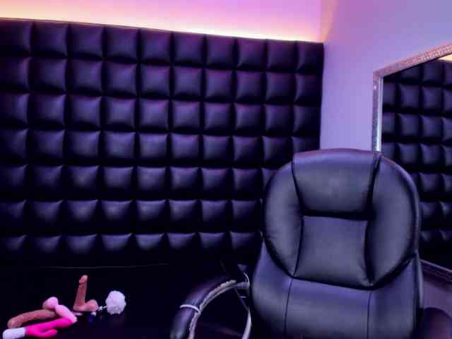 DulceMiiaa webcam