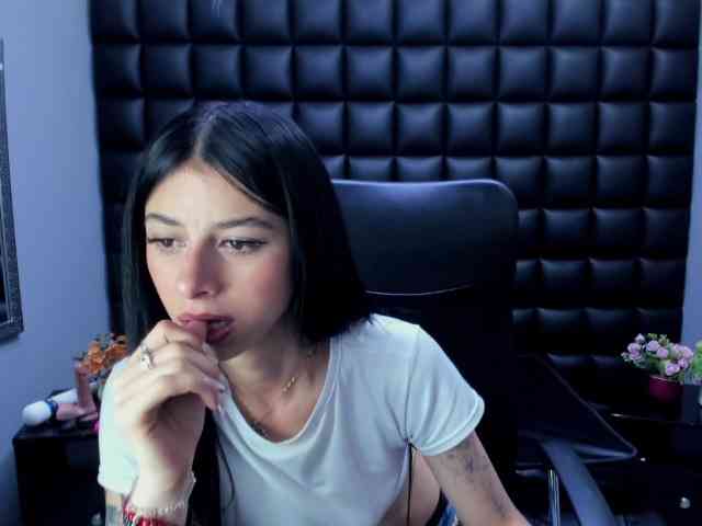 DulceMiiaa webcam