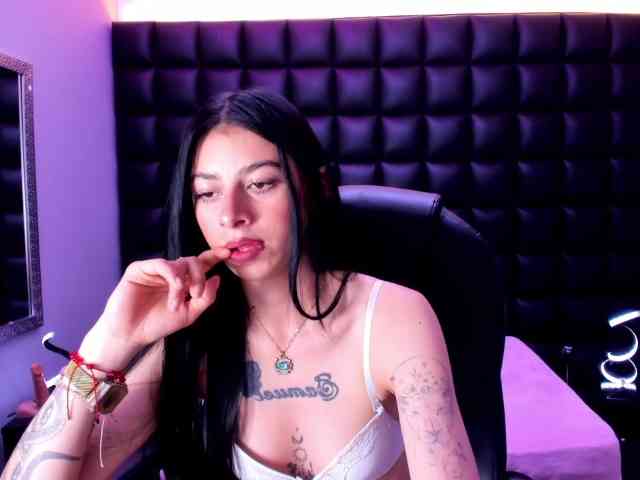 DulceMiiaa webcam