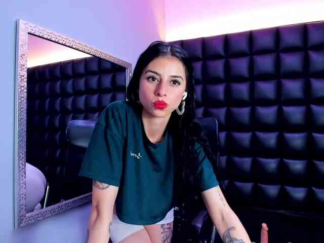 DulceMiiaa webcam