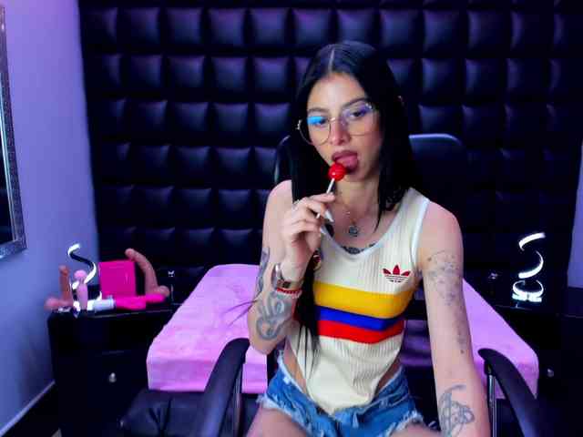 DulceMiiaa webcam