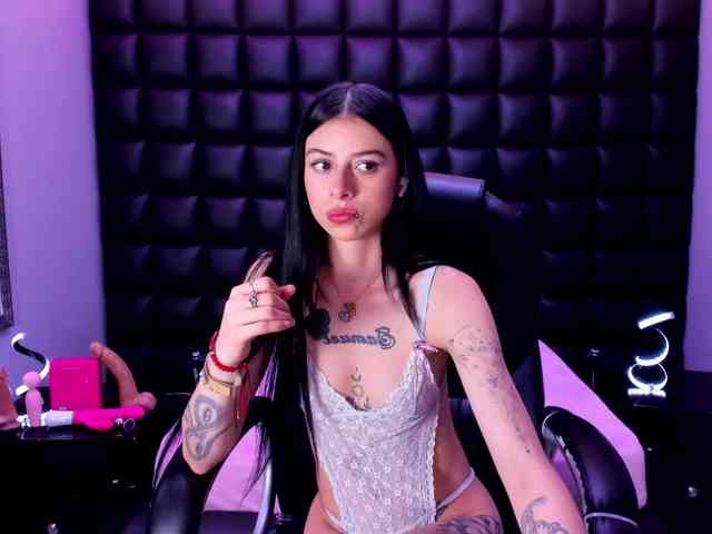 DulceMiiaa webcam