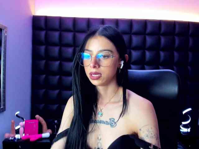 DulceMiiaa webcam