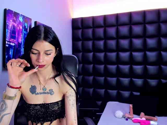 NiaBabie webcam