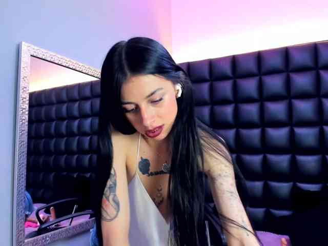 NiaBabie webcam