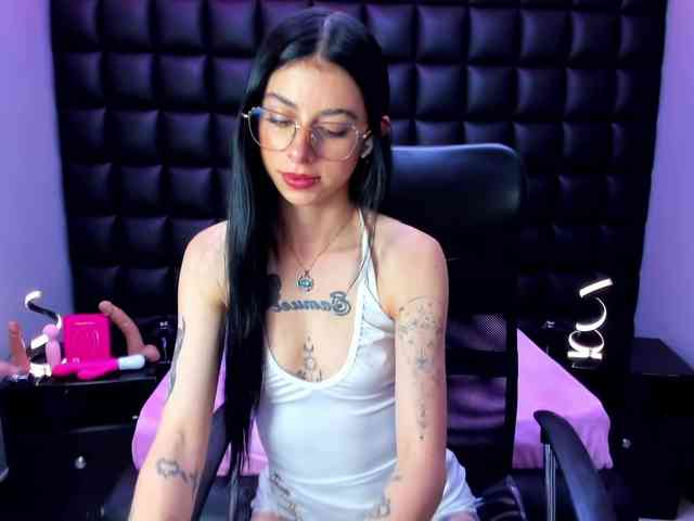 DulceMiiaa webcam