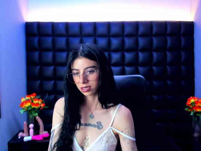 DulceMiiaa webcam