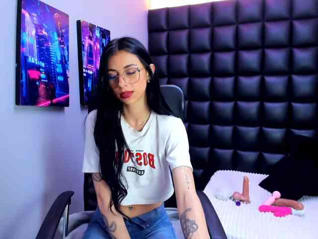 NiaBabie webcam