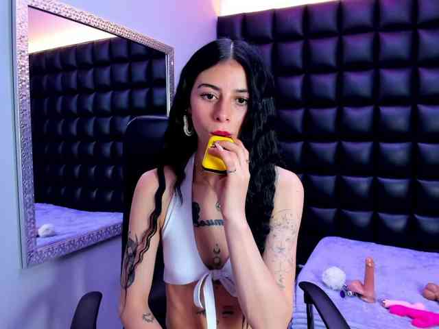 DulceMiiaa webcam