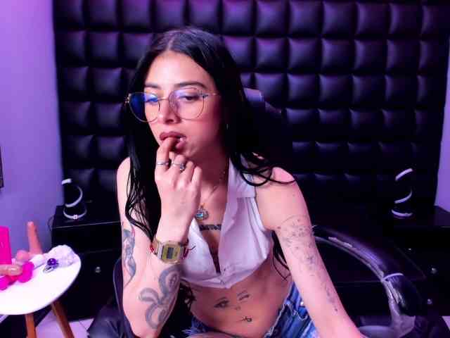 DulceMiiaa webcam