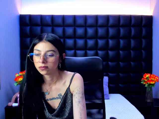 DulceMiiaa webcam