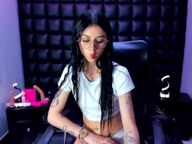 DulceMiiaa webcam