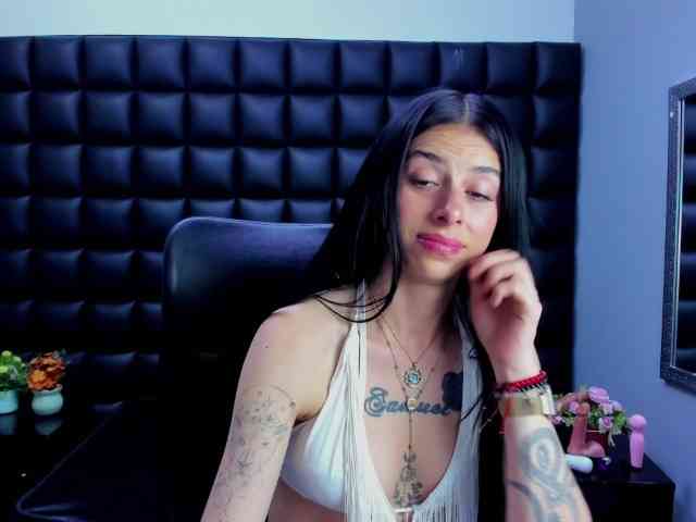 DulceMiiaa webcam