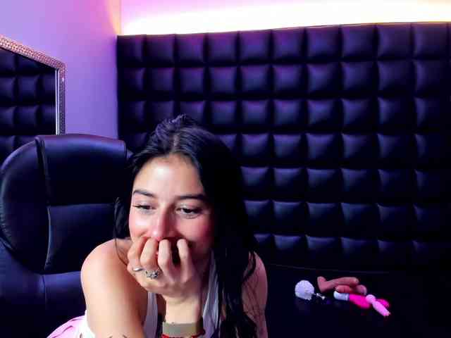 DulceMiiaa webcam