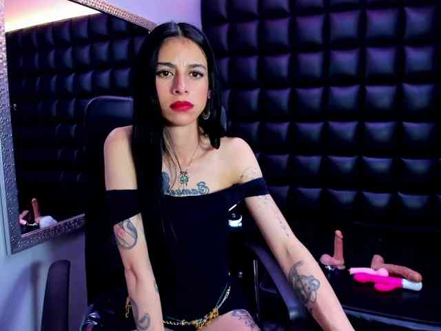 DulceMiiaa webcam