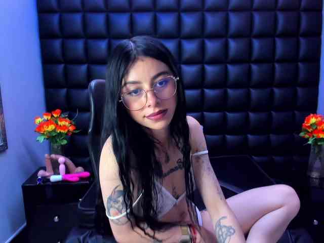 DulceMiiaa webcam