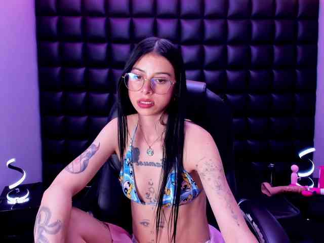 DulceMiiaa webcam