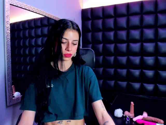 DulceMiiaa webcam