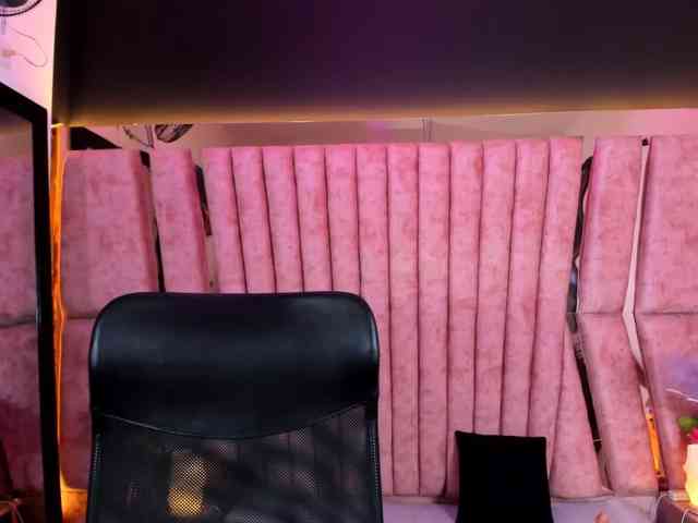 NiaBabie webcam