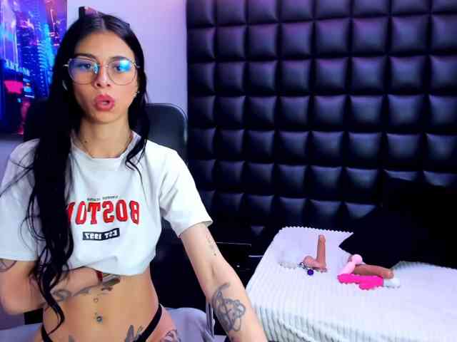 NiaBabie webcam