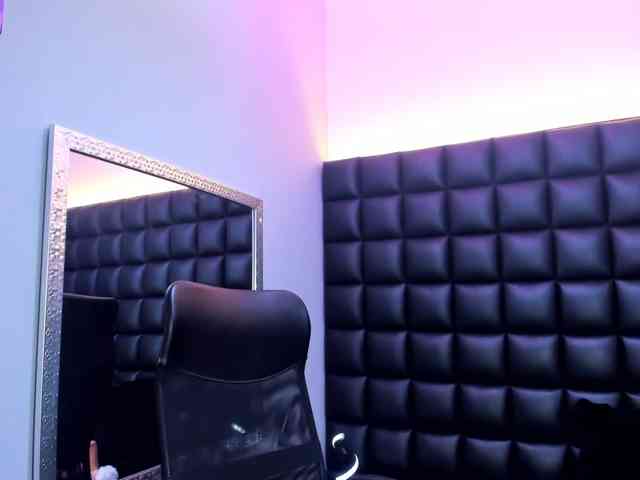 NiaBabie webcam