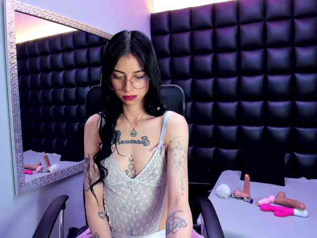 DulceMiiaa webcam