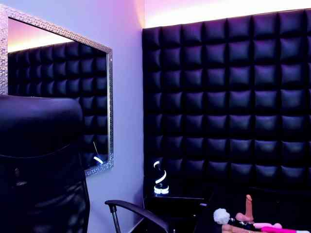 DulceMiiaa webcam