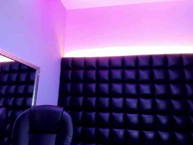 DulceMiiaa webcam