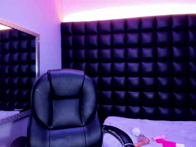 DulceMiiaa webcam