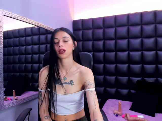 NiaBabie webcam