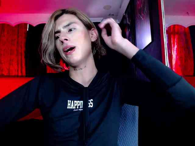 ALANNFOOX Live Webcam on BongaCams