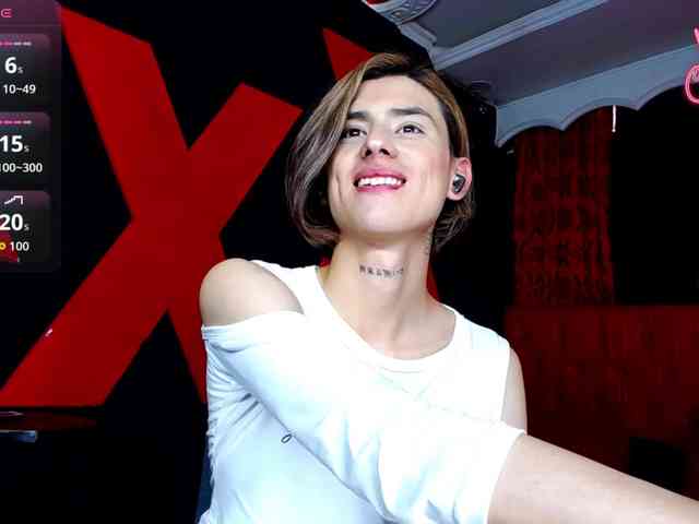 ALANNFOOX Live Webcam on BongaCams