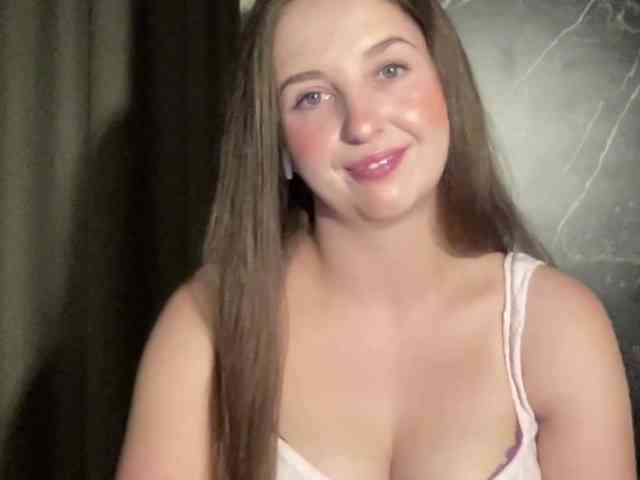 Model: CharlotteNatural