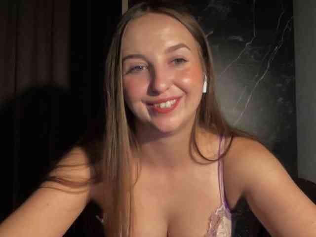 Model: CharlotteNatural