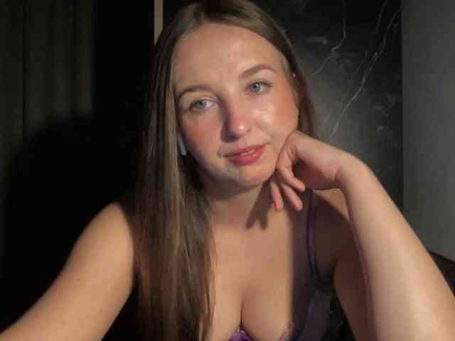 Model: CharlotteNatural