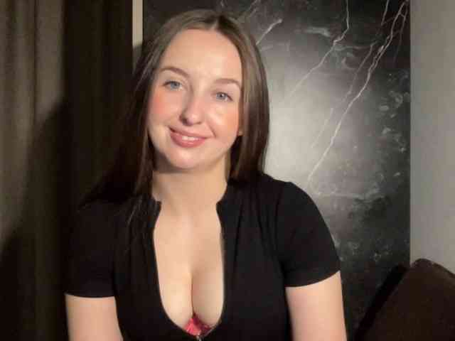 Model: CharlotteNatural