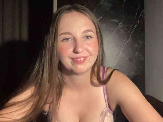 Model: CharlotteNatural