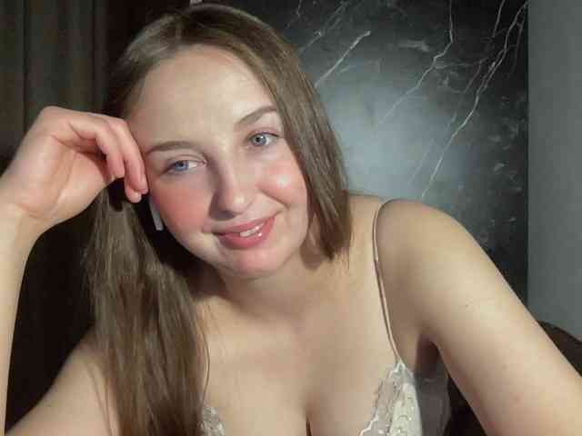 Model: CharlotteNatural
