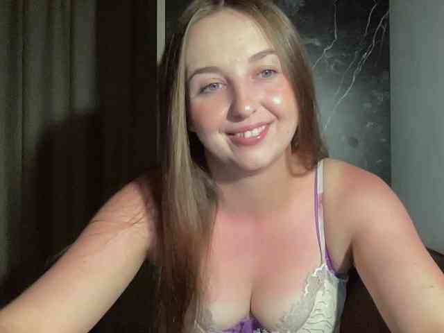 Model: CharlotteNatural